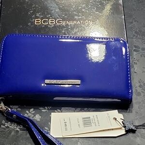BCBG Wristlet Wallet patten navy